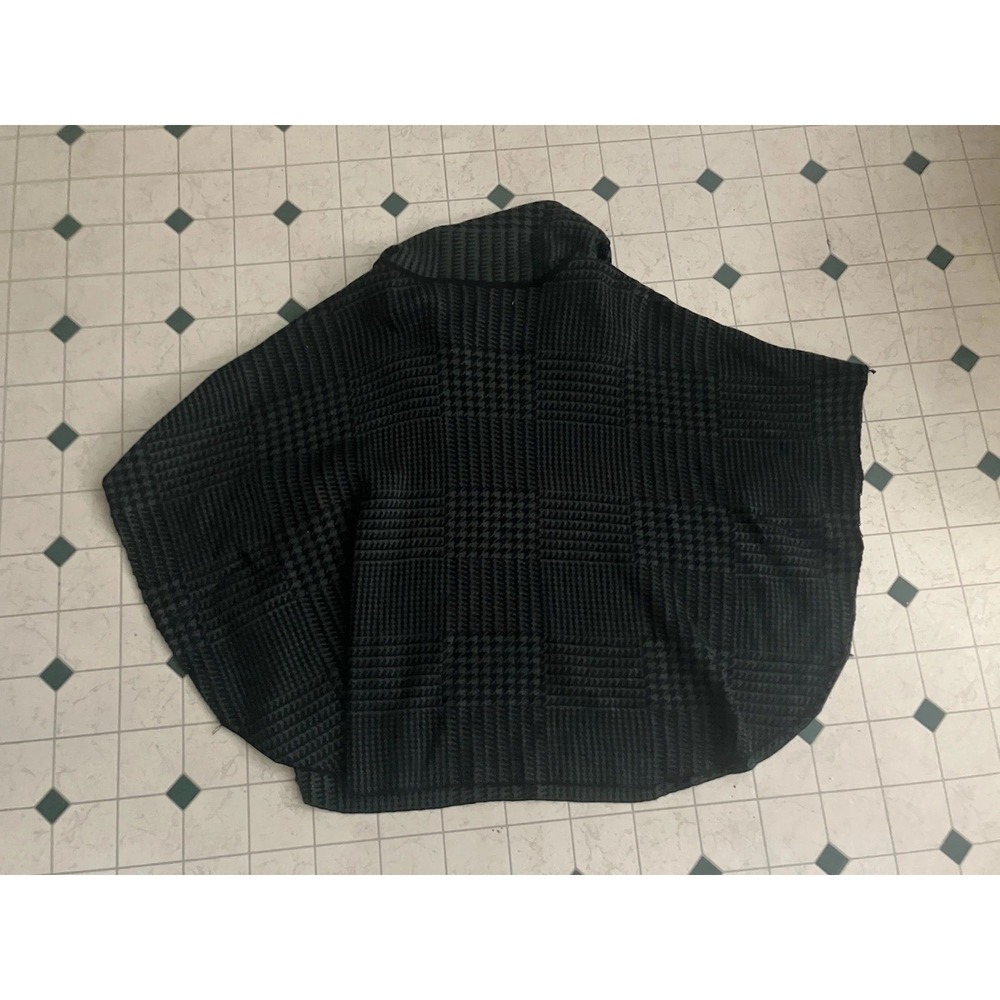 Poncho Cape Sweater Pull-over Diamond Size L-XL Green Black Winterwear Cozy